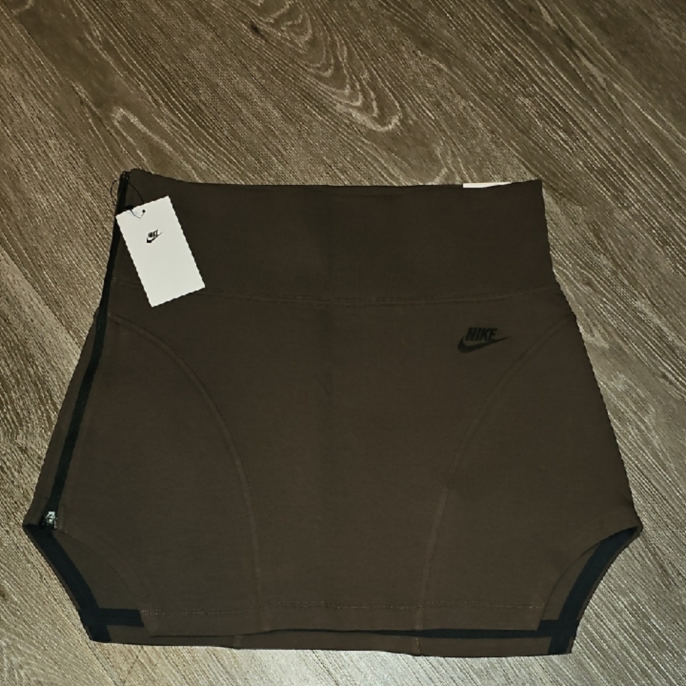 NIKE Nwts Womens Dark Brown And Black Nike Zippered Skirt. Sz Large, Tight Fit!!